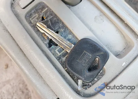 1998 Toyota Corolla Le z USA, uszkodzony, nr VIN 2T1BR18E5WC004581